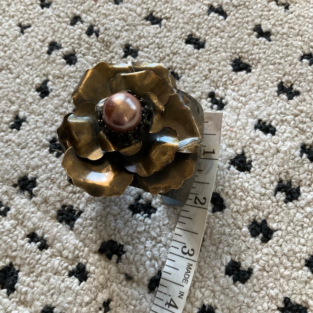 Ollipop bronze flower cuff with blush pearl center - Picture 7 of 7